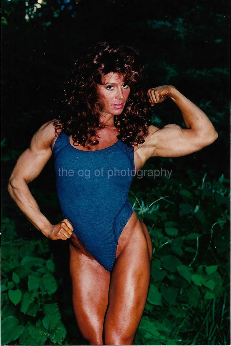 80's 90's FOUND Photo Poster painting Color MUSCLE GIRL Original EN 17 1 I