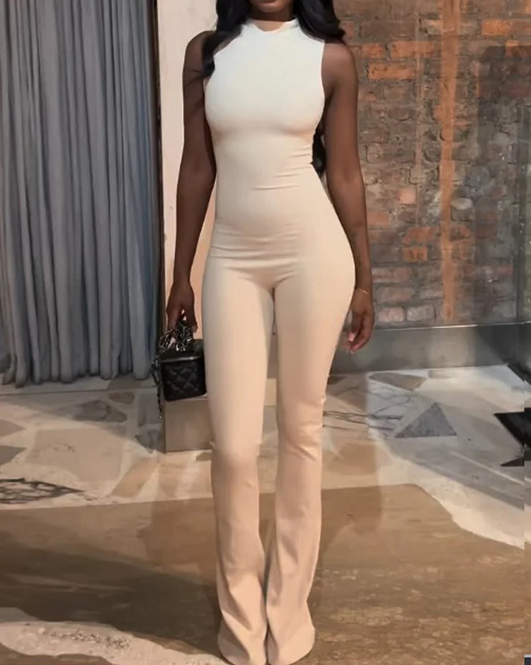 Sleeveless solid color jumpsuit