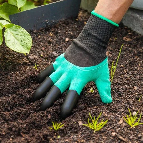 Garden Gloves with Built-in Claws