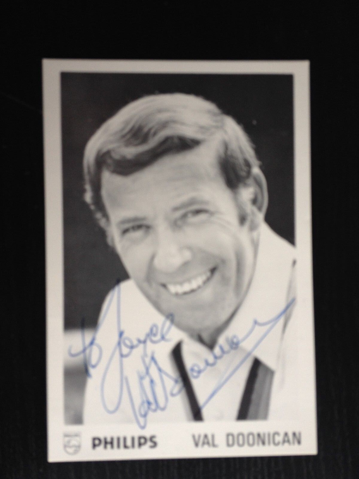 VAL DOONICAN - CHART TOPPING SINGER & ENTERTAINER - SIGNED B/W Photo Poster paintingGRAPH