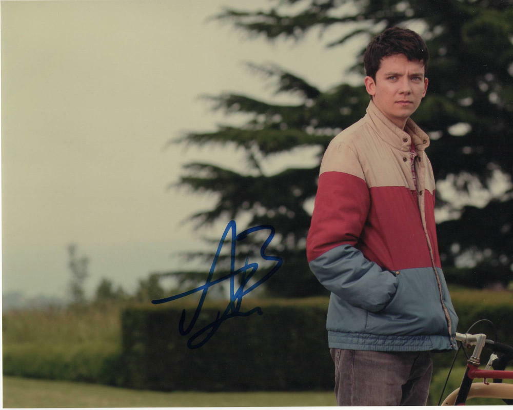 ASA BUTTERFIELD SIGNED AUTOGRAPH 8X10 Photo Poster painting - SEX EDUCATION, HUGO, STUD B