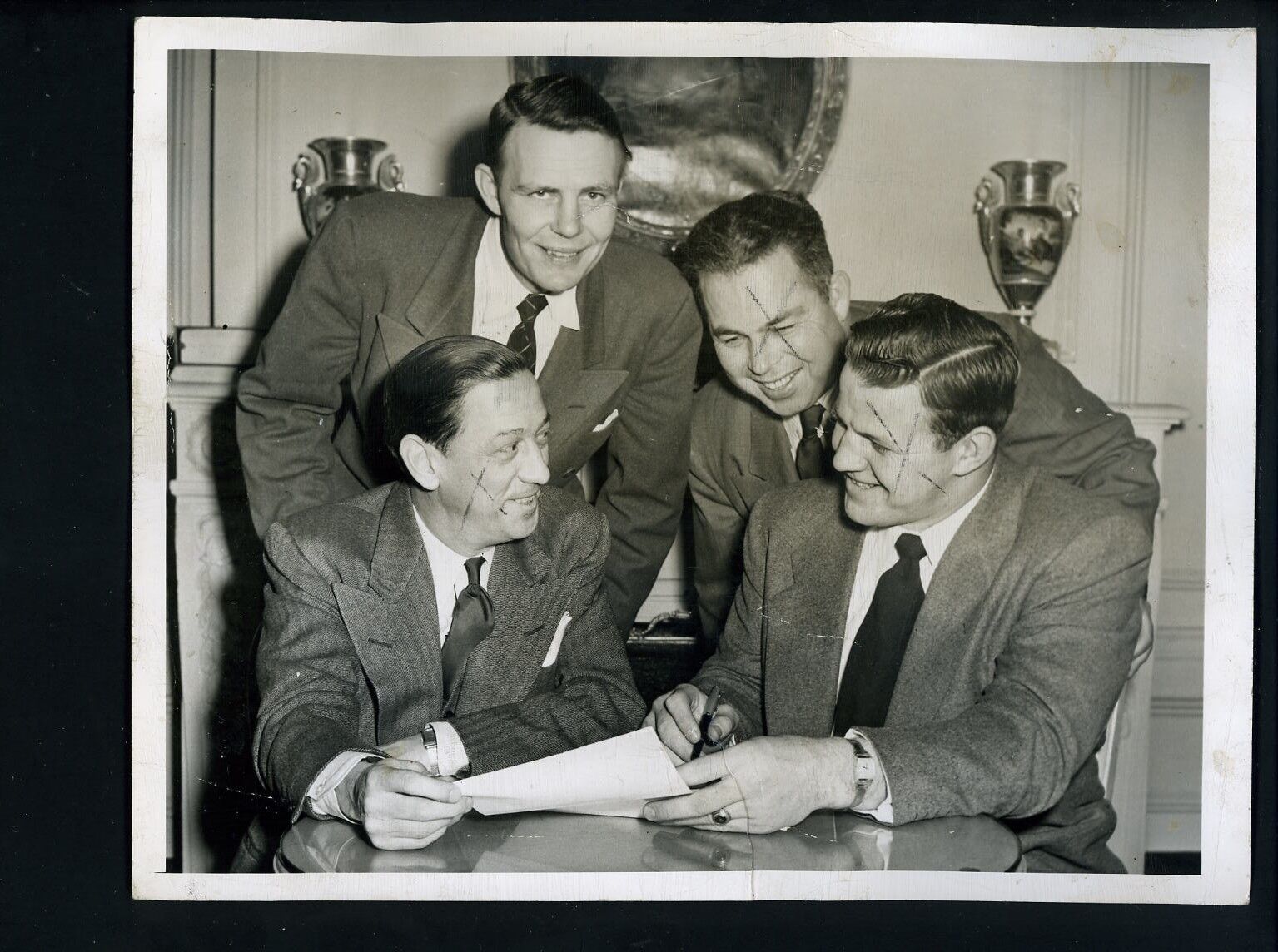 Bill Fischer signs with Chicago Cardinals 1949 Press Photo Poster painting Ray Bennigson Handler