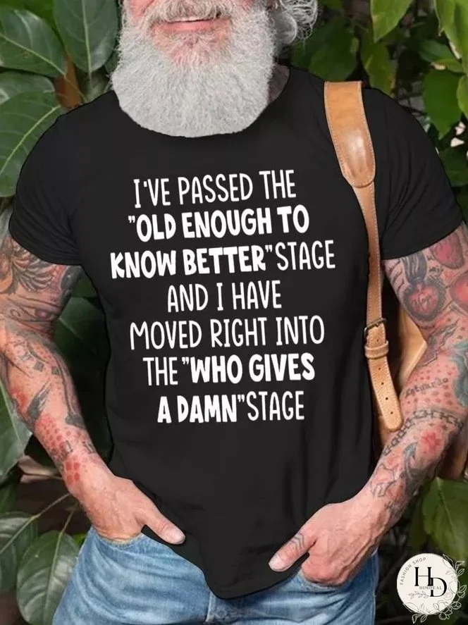 Camiseta informal de manga corta con cuello redondo y suficiente edad para saberlo