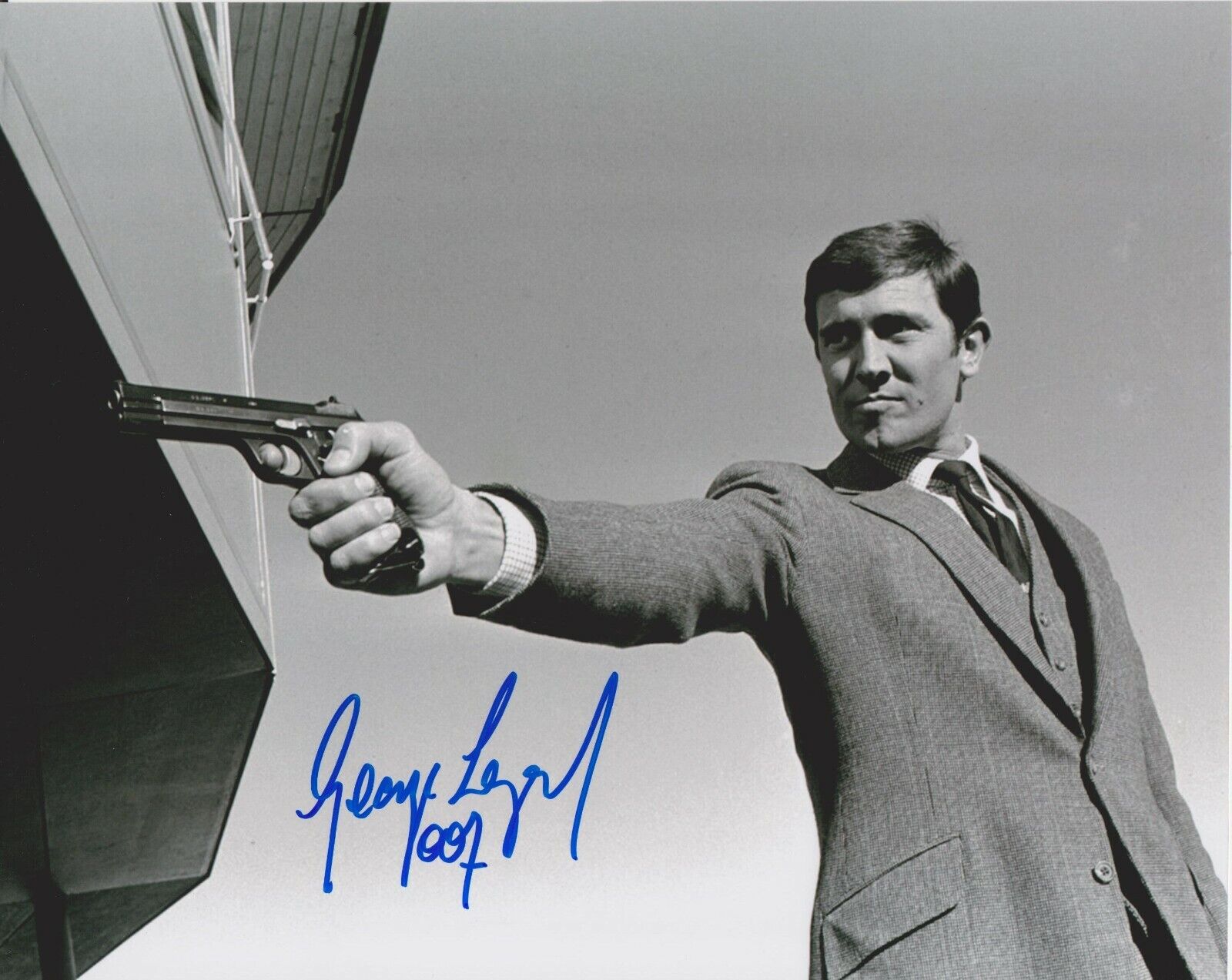 George Lazenby James Bond 007 Original Autographed 8X10 Photo Poster painting #16 signed @HShow