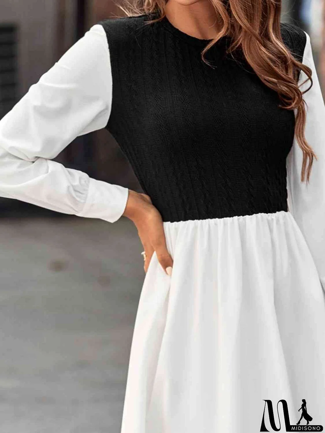 MidiSono - Contrast Round Neck Long Sleeve Dress