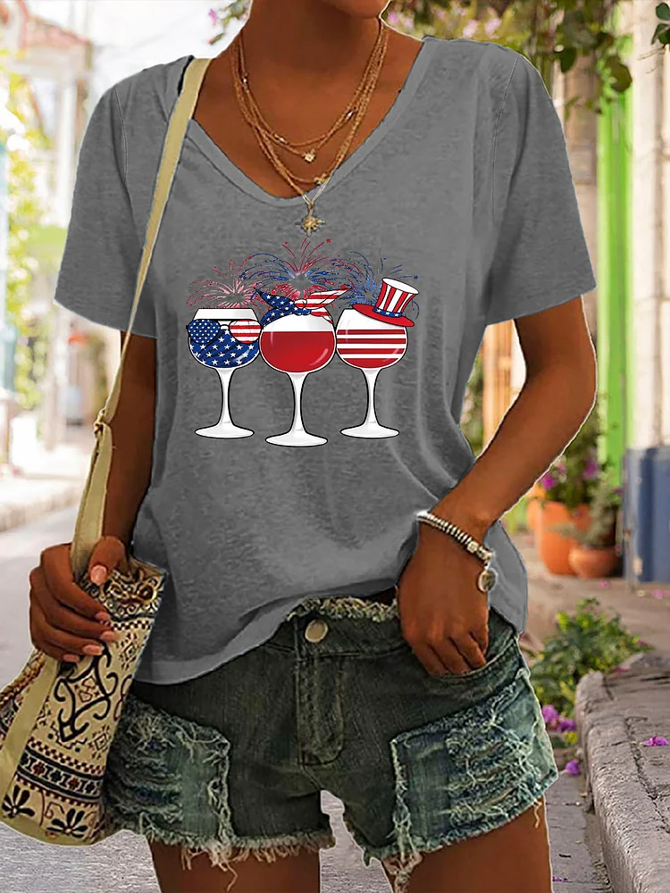 Blue & White Wine Of American Flag To Celebrate the 4th July 2022 Short Sleeve Casual Graphic T-shirt