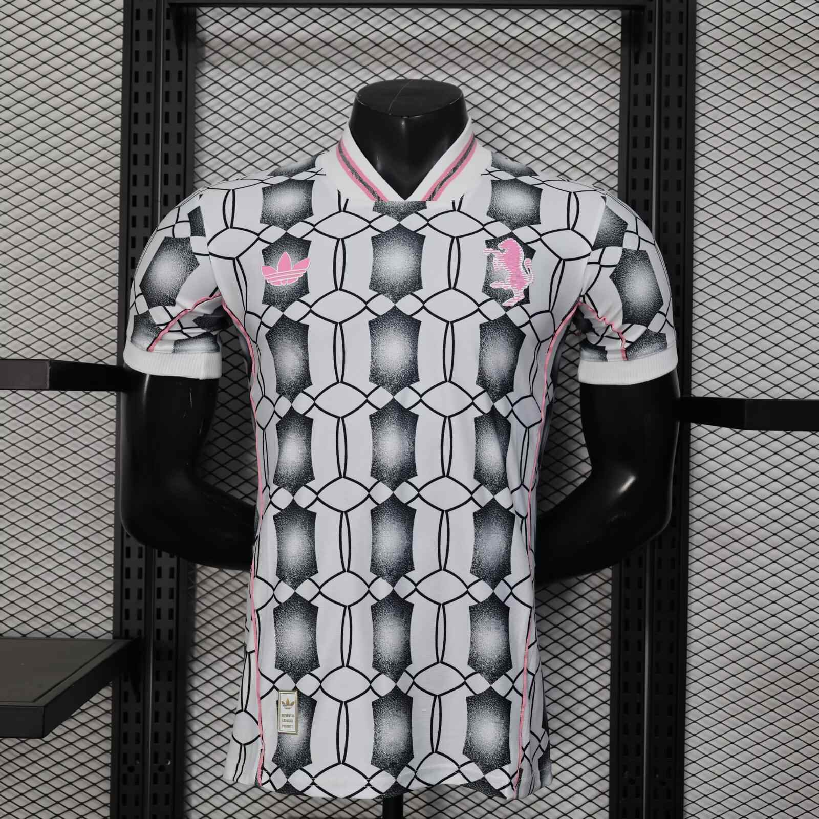 2025/2026 Player Version Juventus Retro Football Shirt 1:1 Thai Quality（The player version jersey is a bit tight, please pay attention to the size selection）
