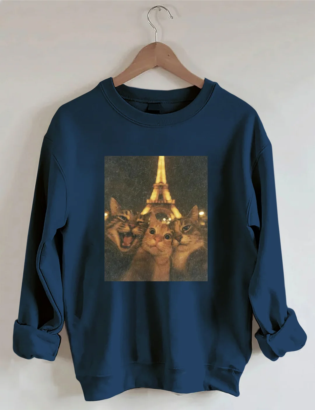 Cat Taking Selfie With Eiffel Tower Funny Sweatshirt