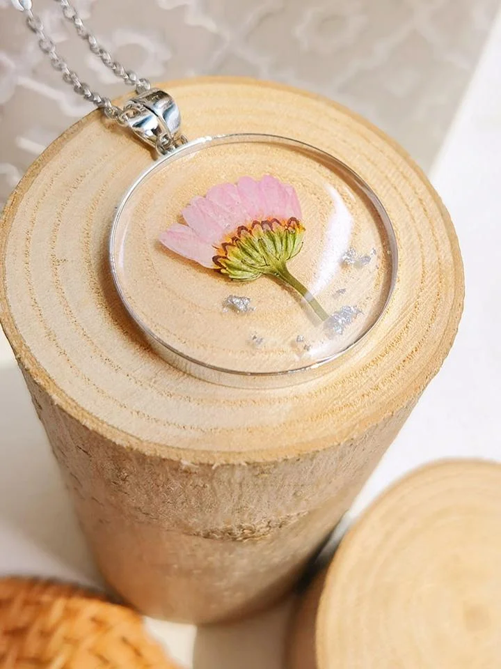 Blushing Daisy Resin Floral Necklace