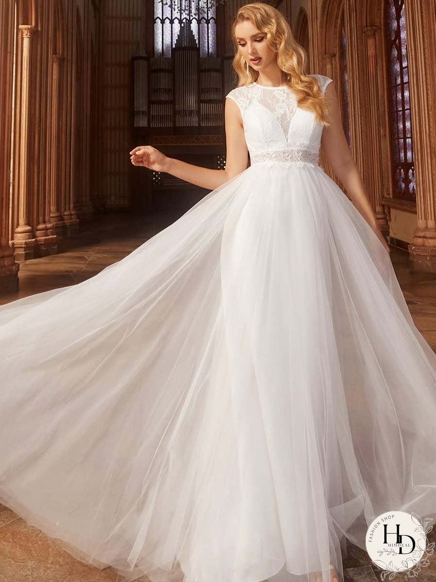 Chic Lace Round Neck Bridal Gowns