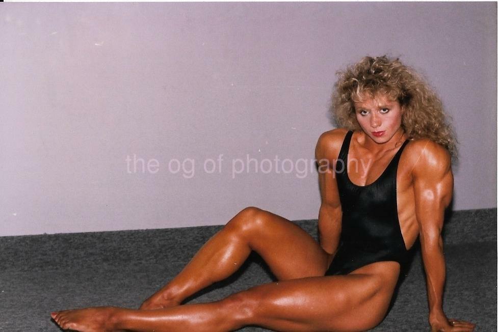 MUSCLE GIRL 80's 90's FOUND Photo Poster painting Color PRETTY WOMAN Original EN 111 5 ZZ