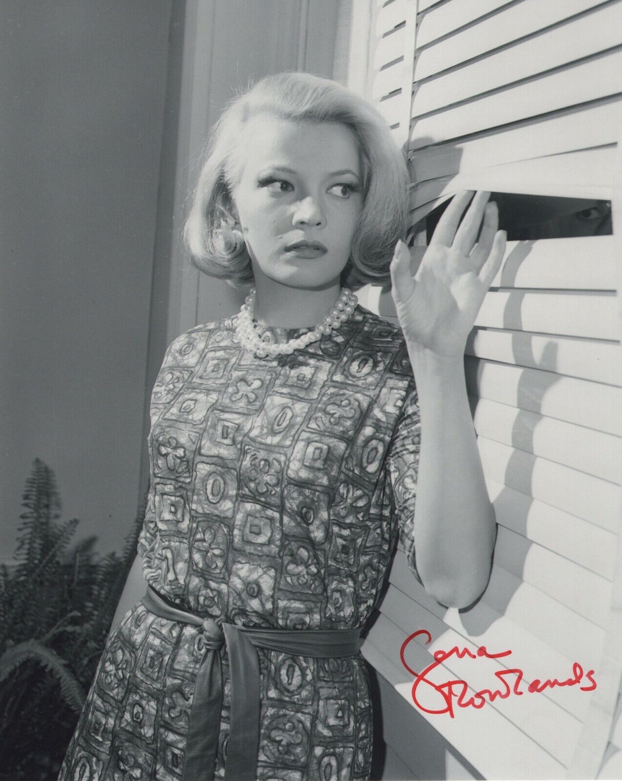 GENA ROWLANDS SIGNED AUTOGRAPH 8X10 Photo Poster painting GLORIA THE NOTEBOOK #5