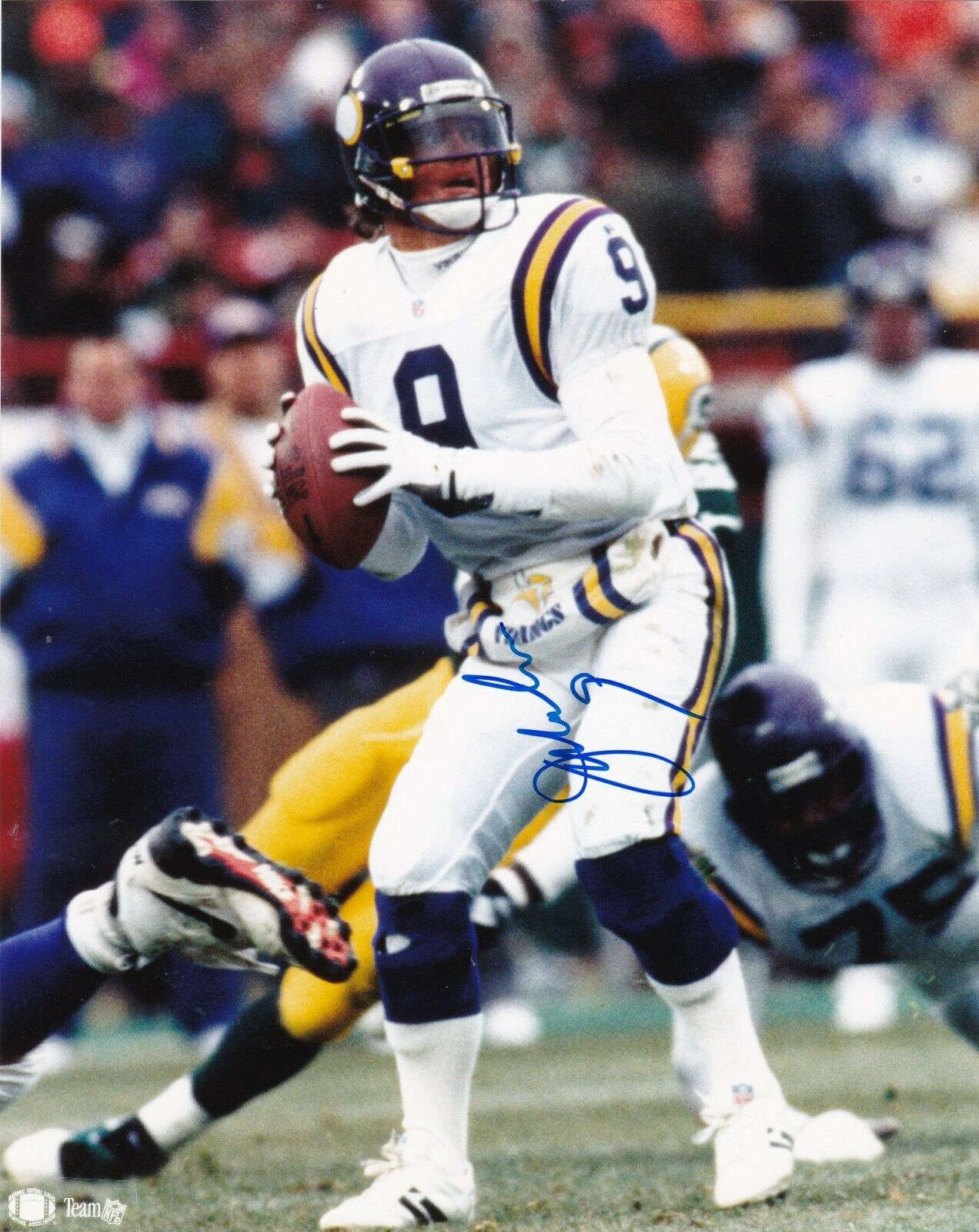 JIM MCMAHON MINNESOTA VIKINGS ACTION SIGNED 8x10