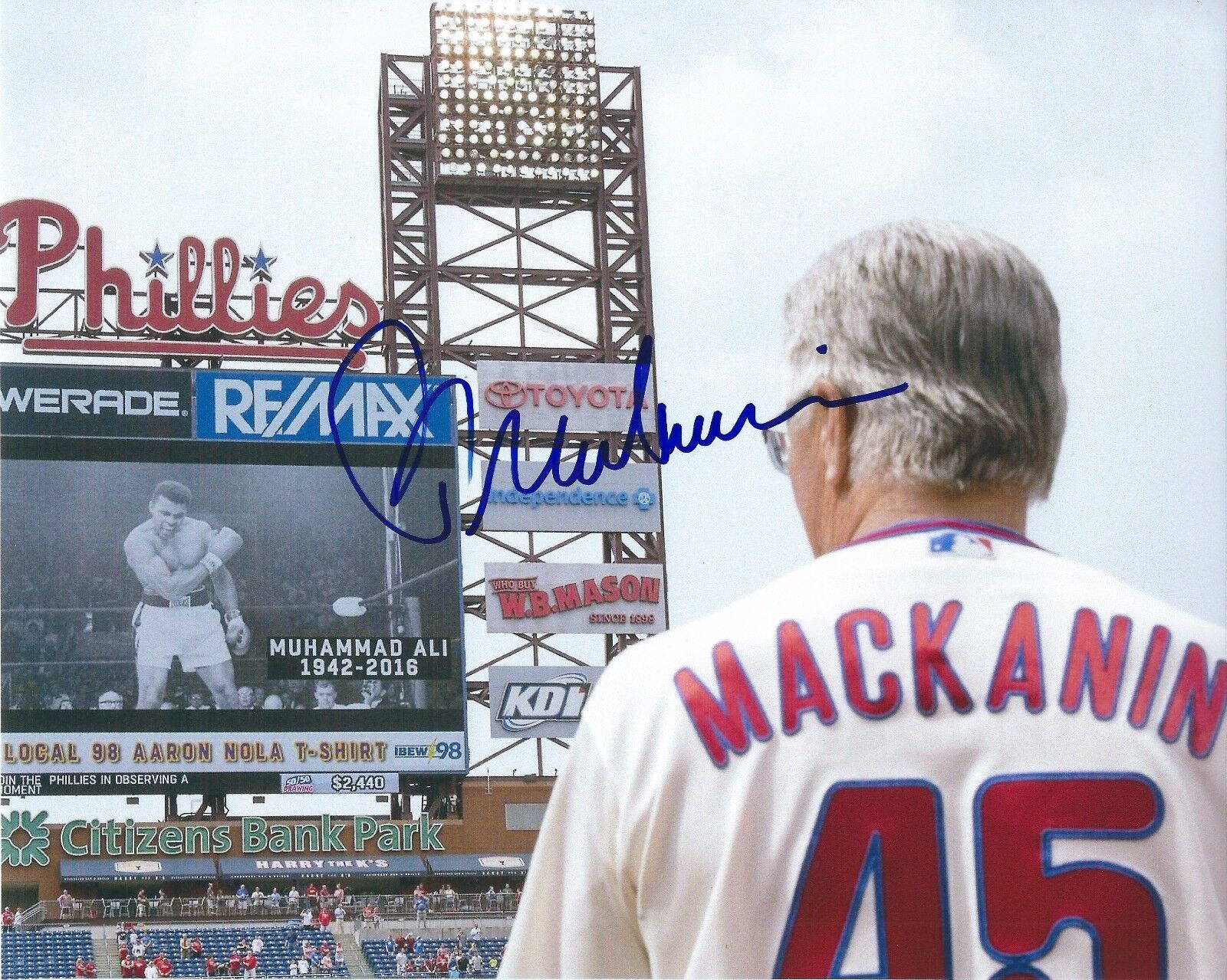 Signed 8x10 PETE MACKANIN Philadelphia Phillies Autographed Photo Poster painting - COA