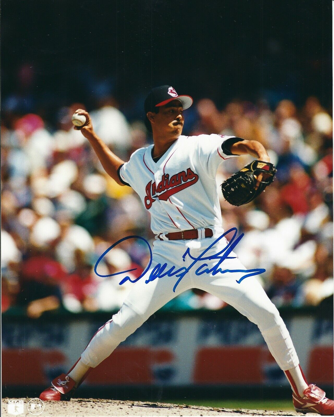 Signed 8x10 DENNIS MARTINEZ Cleveland Indians Autographed Photo Poster painting - COA