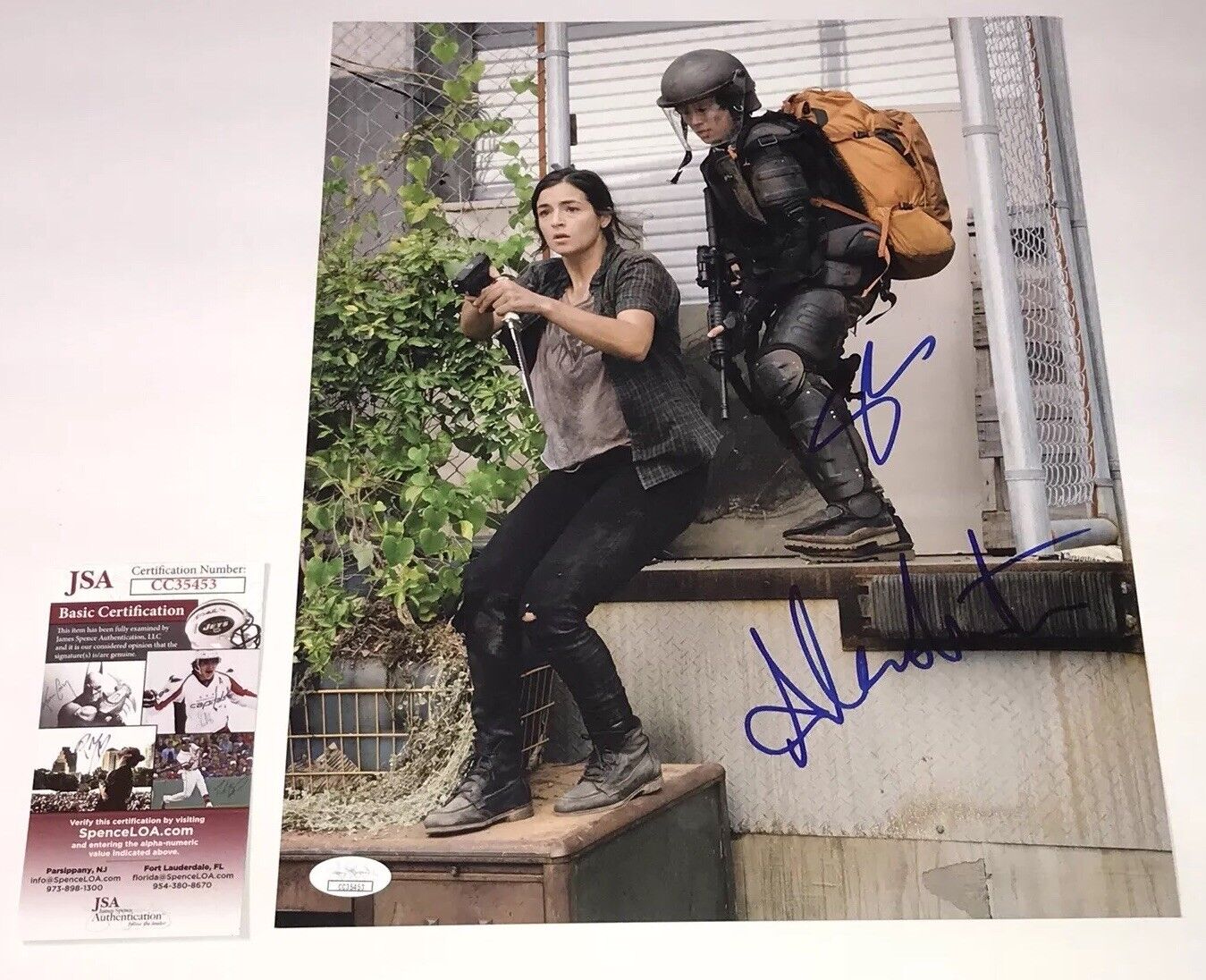 STEVEN YEUN & ALANNA MASTERSON Signed 11x14 Photo Poster painting Autograph WALKING DEAD JSA COA