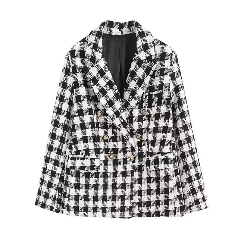 Elegant and Versatile winter garment