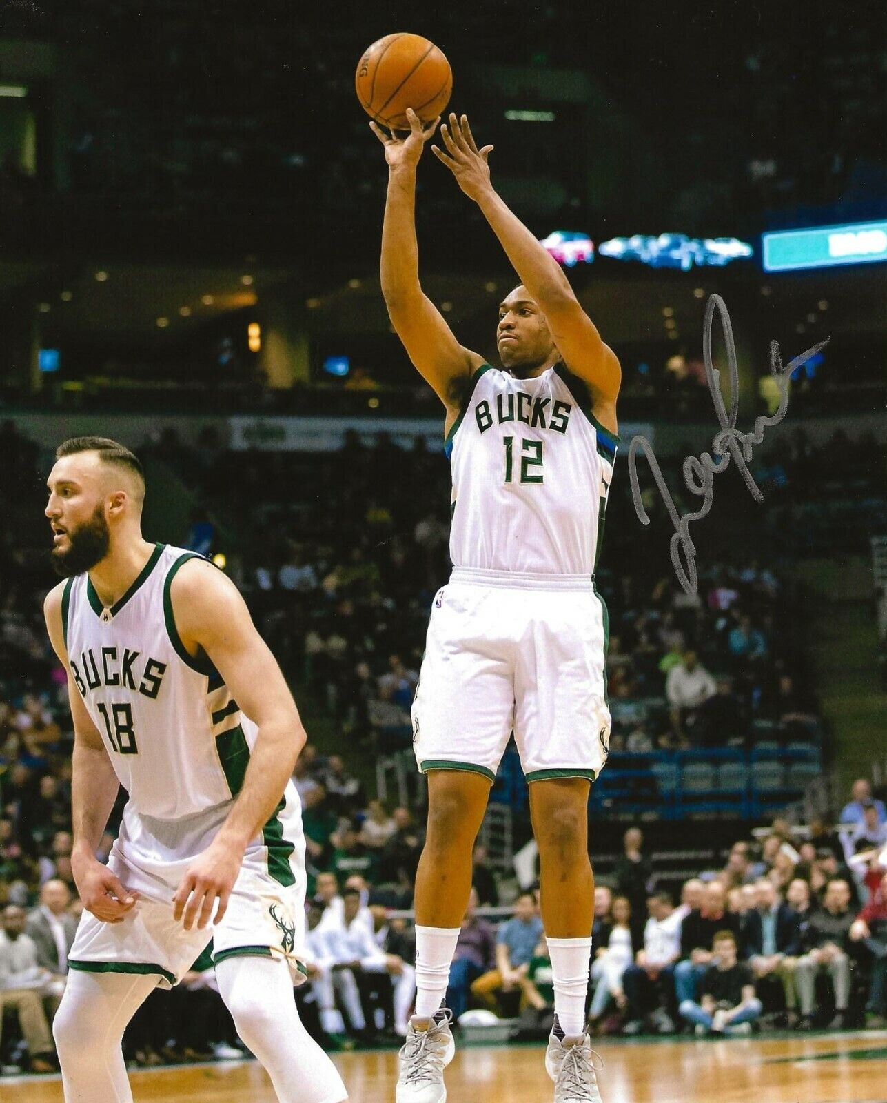 Jabari Parker signed Milwaukee Bucks 8x10 Photo Poster painting autographed