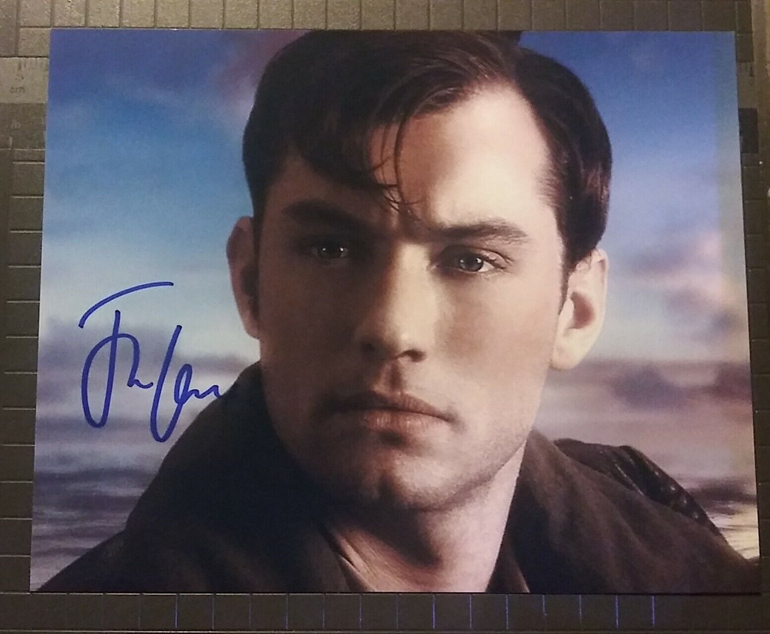 Jude Law signed 8x10