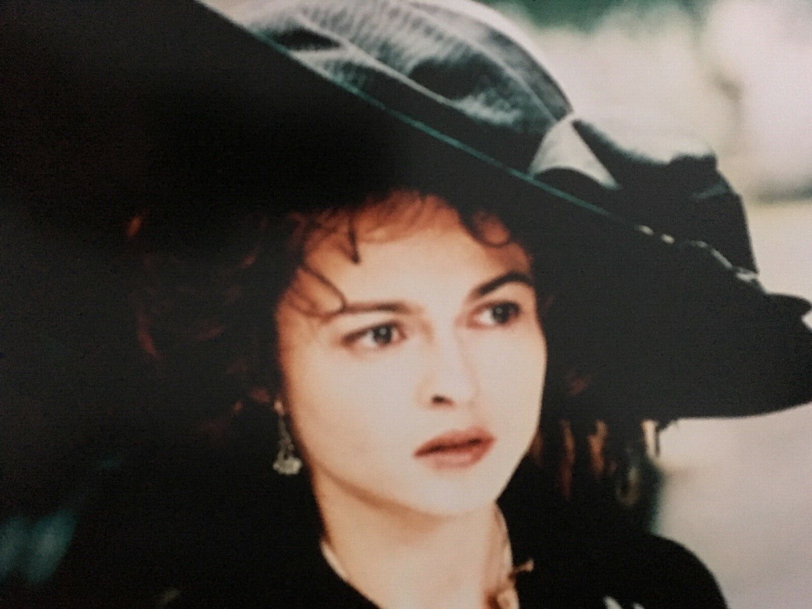 HELENA BONHAM CARTER - BRITISH ACTRESS - EXCELLENT UNSIGNED Photo Poster paintingGRAPH