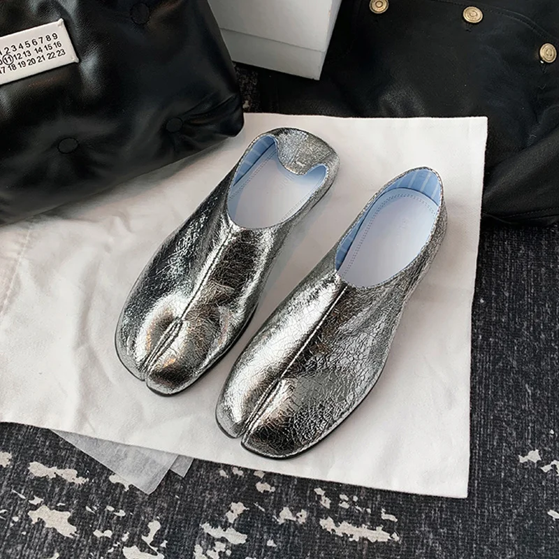 Zhungei Women Shoe23Summer New Personalized Split Toe Shoe Silver Horseshoe Shoe Fashion Flat Shoe Women Loafer Brand Lazy Shoe