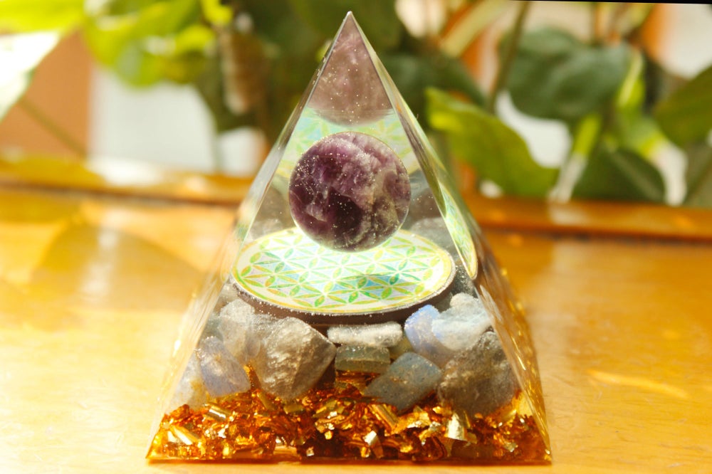 

Orgone Pyramid Chakra - Gray Moonstone, 501 Original