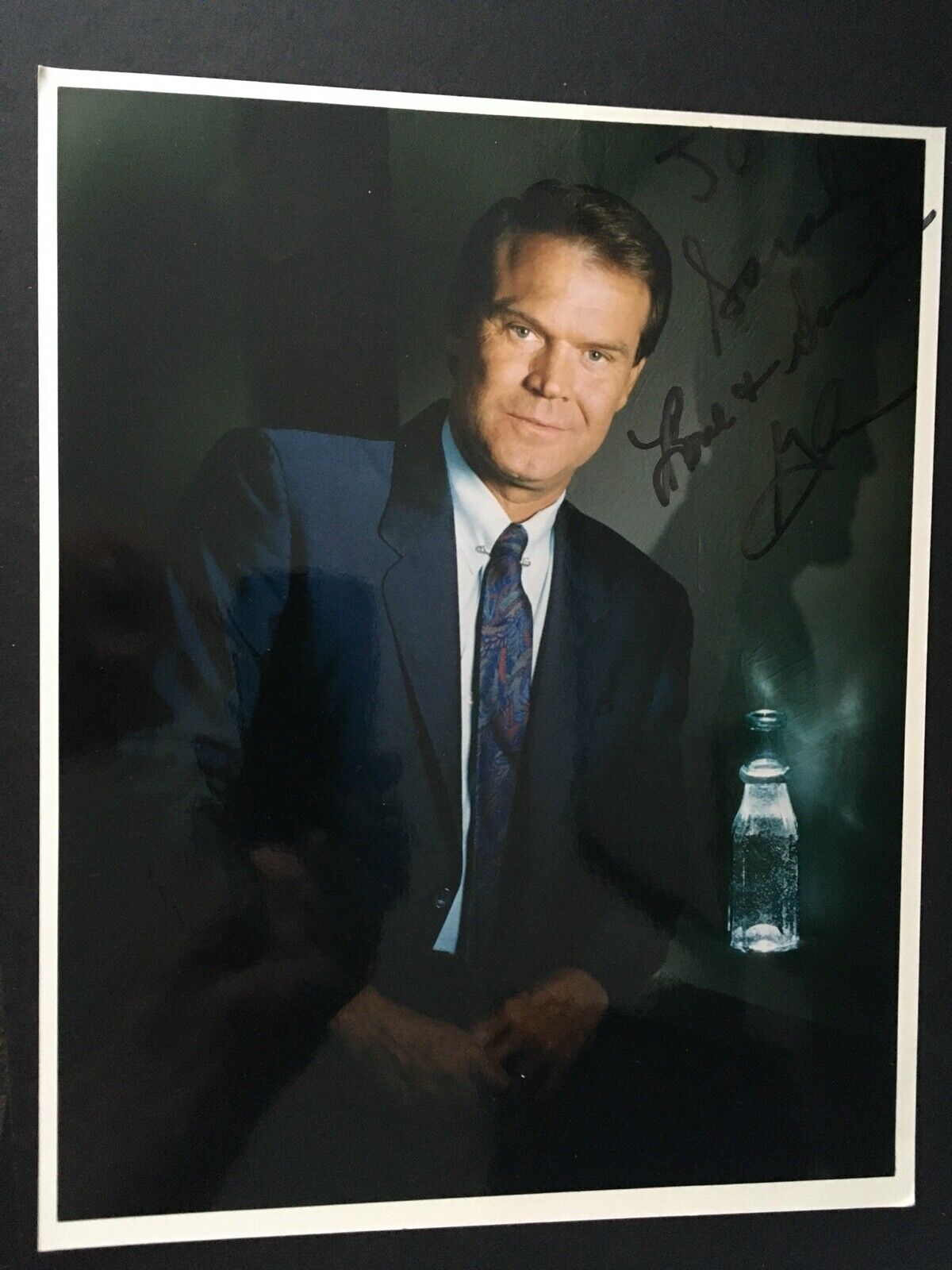 GLEN CAMPBELL - LEGENDARY SINGER & ENTERTAINER - SIGNED COLOUR Photo Poster paintingGRAPH