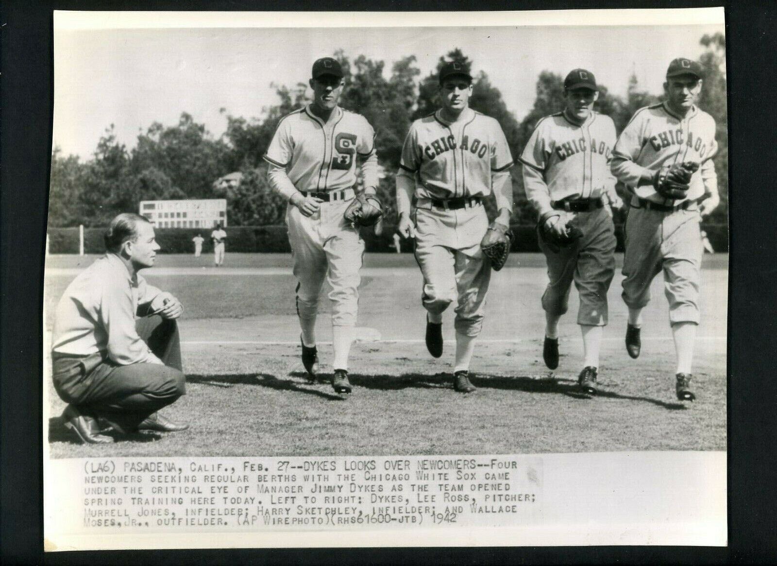 Jimmy Dykes Buck Ross Sketchley Wally Moses 1942 Press Photo Poster painting Chicago White Sox