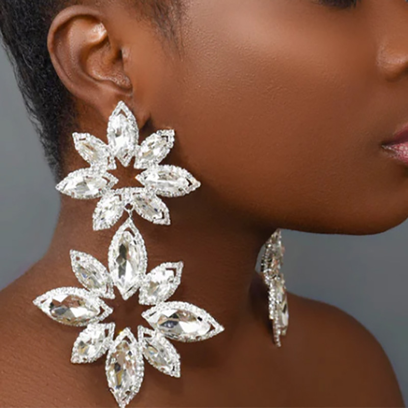 Fashion Flower Shaped Rhinestone Shiny Earrings