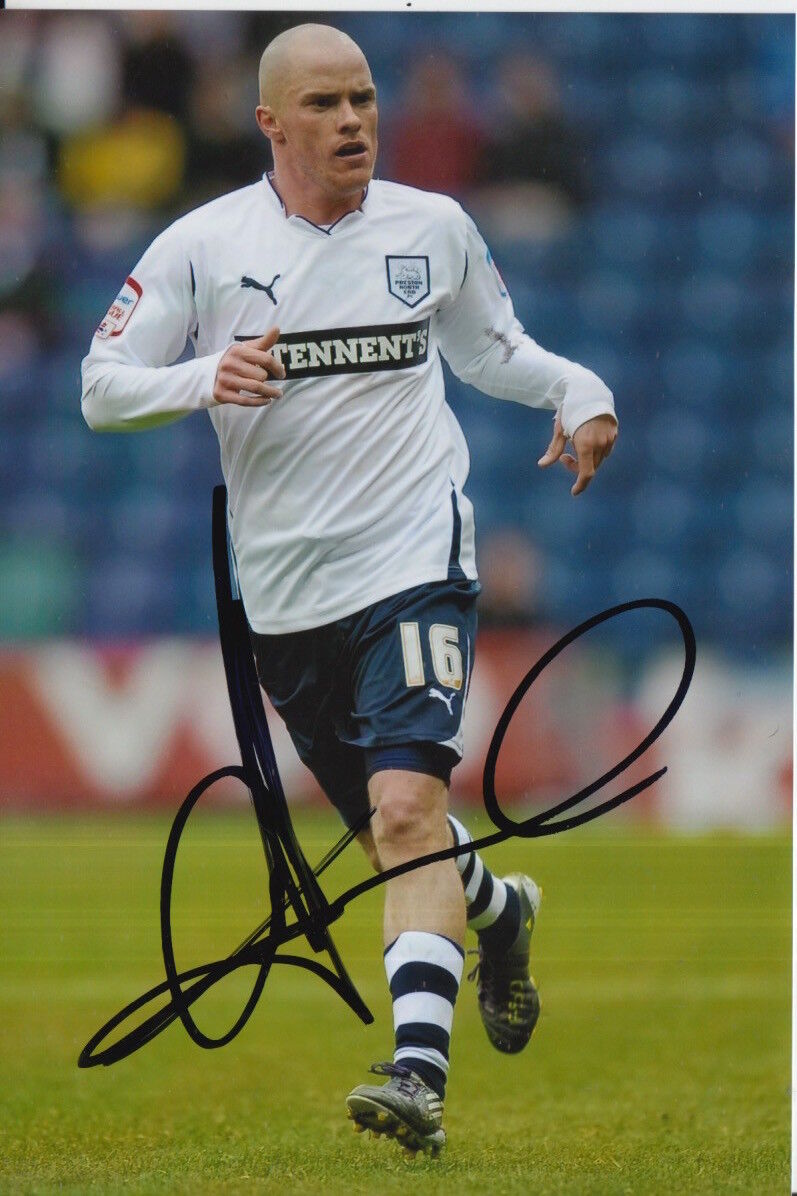 PRESTON NORTH END HAND SIGNED IAIN HUME 6X4 Photo Poster painting 1.