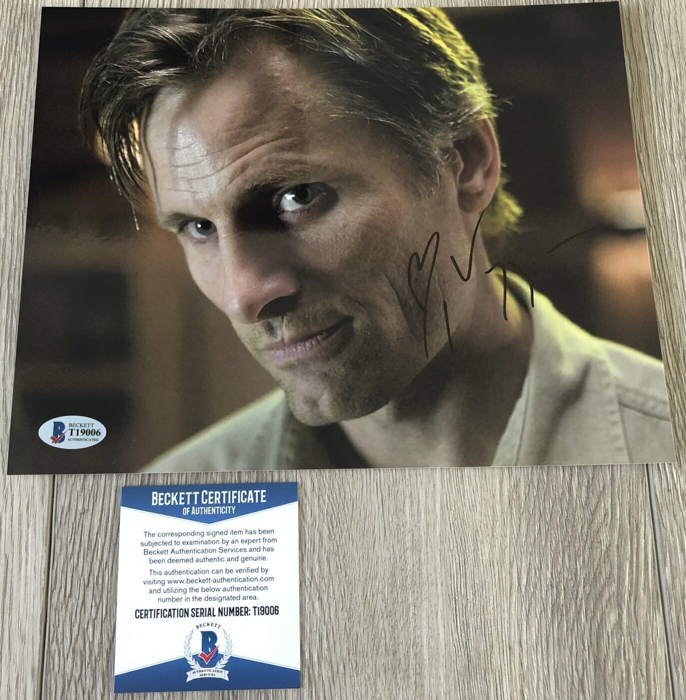 VIGGO MORTENSEN SIGNED A HISTORY OF VIOLENCE 8x10 Photo Poster painting wPROOF & BECKETT BAS COA