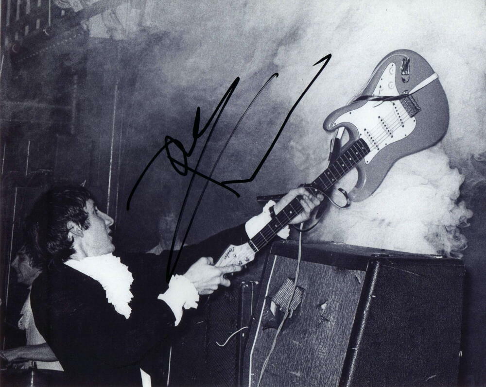 PETE TOWNSHEND SIGNED AUTOGRAPH 8X10 Photo Poster painting - THE WHO LEGEND SMASHING HIS GUITAR