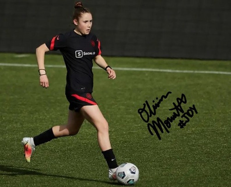 Olivia Moultrie Signed Photo Poster painting 8X10 rp Autographed Soccer Phenom