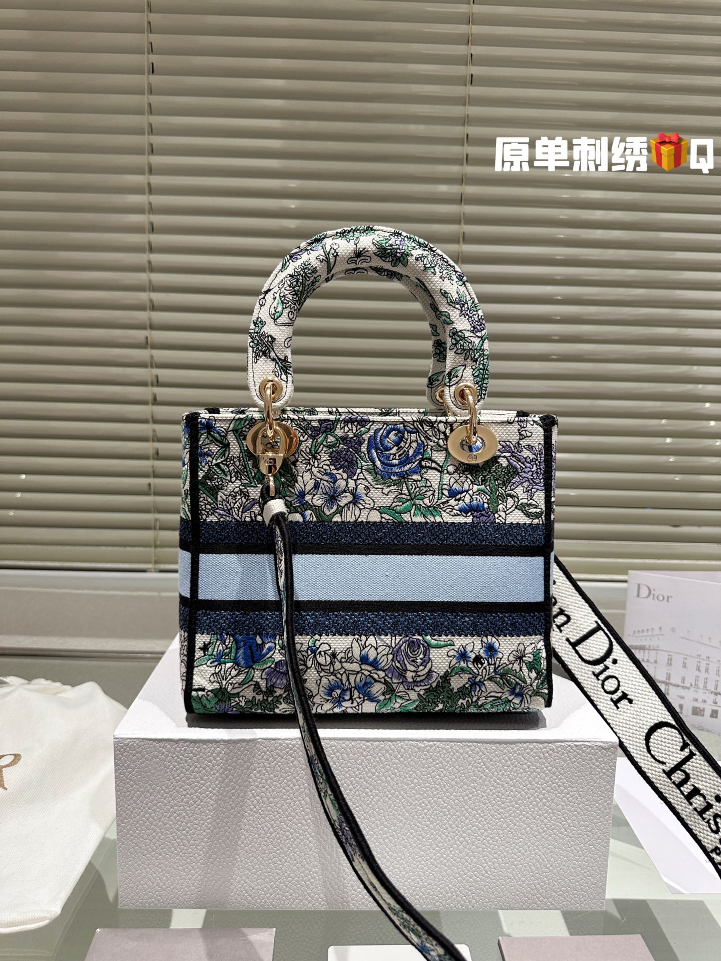 CD travel star women bag 19ab698f182d858cc349f6f303581aa0