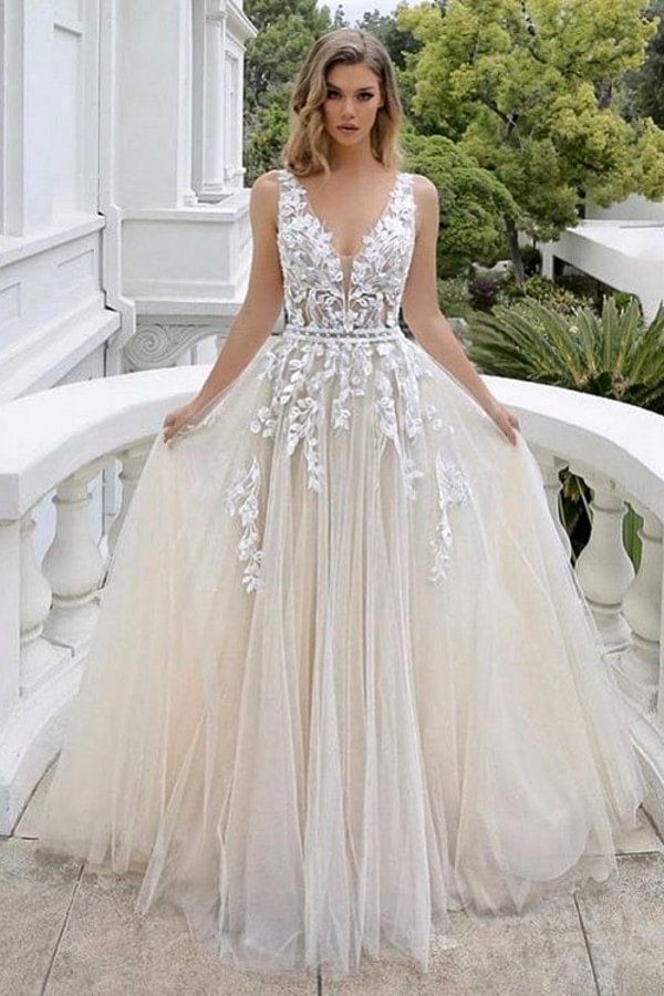Luxury Long Wedding Dress A-line V-neck Sleeveless Backless With Lace Tulle