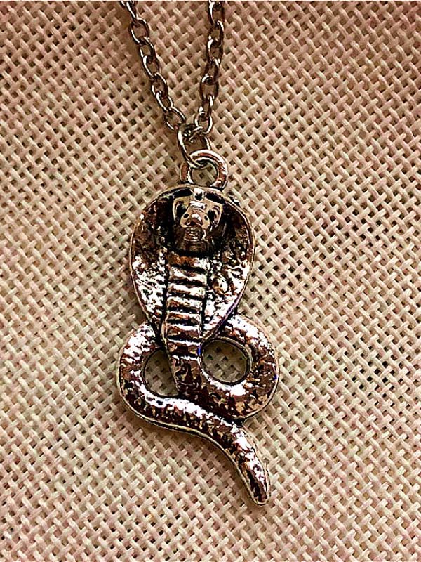 Metal cobra necklace