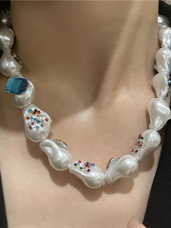 Antique Shaped Large Pearl Short Collarbone Chain