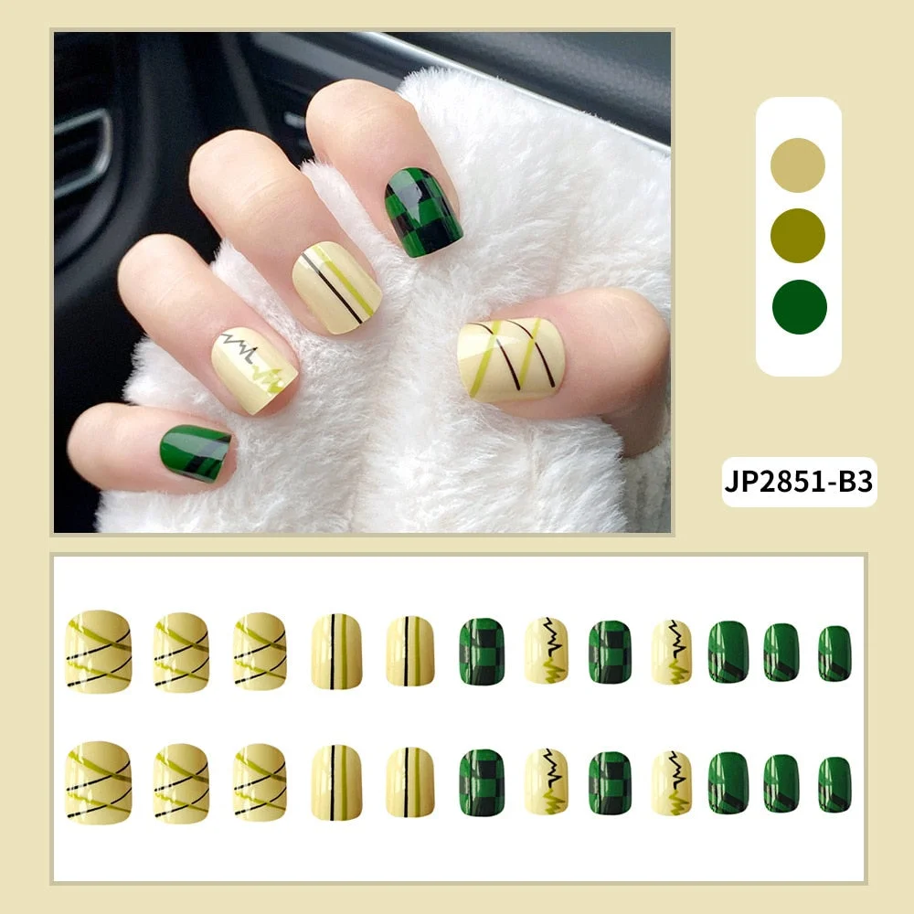 24Pcs Fashion Short Round Head Fake press on Nail Cute MilkTea Color Shiny Gold Foil Blooming Gradient artificial nail with glue-Nail Inspo