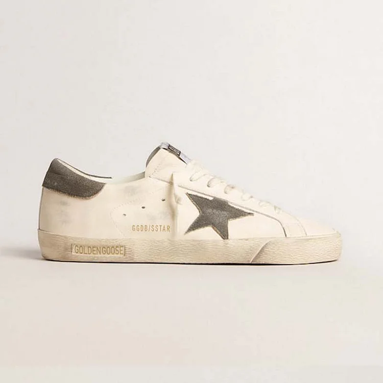 Golden Goose Super-Star Hombre napa con estrella y refuerzo del talón de ante gris
