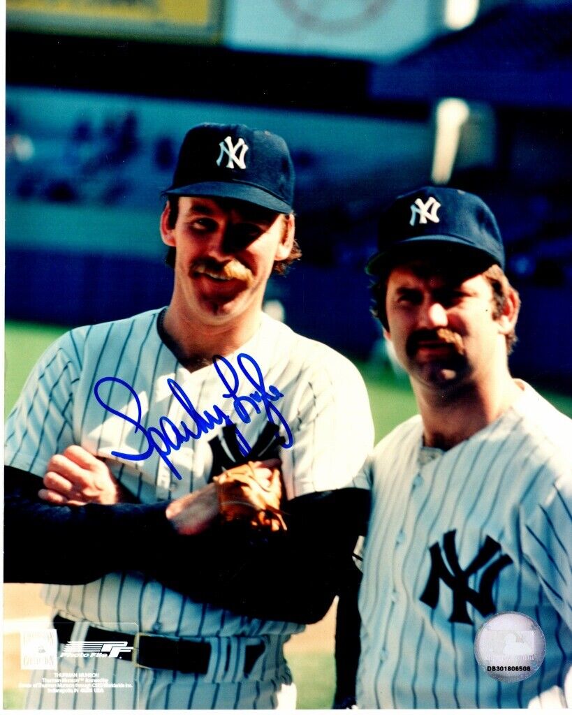 Sparky Lyle Signed - Autographed New York Yankees 8x10 inch Photo Poster painting