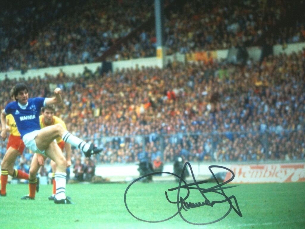 GRAEME SHARP - EVERTON LEGEND - SUPERB SIGNED COLOUR ACTION Photo Poster paintingGRAPH