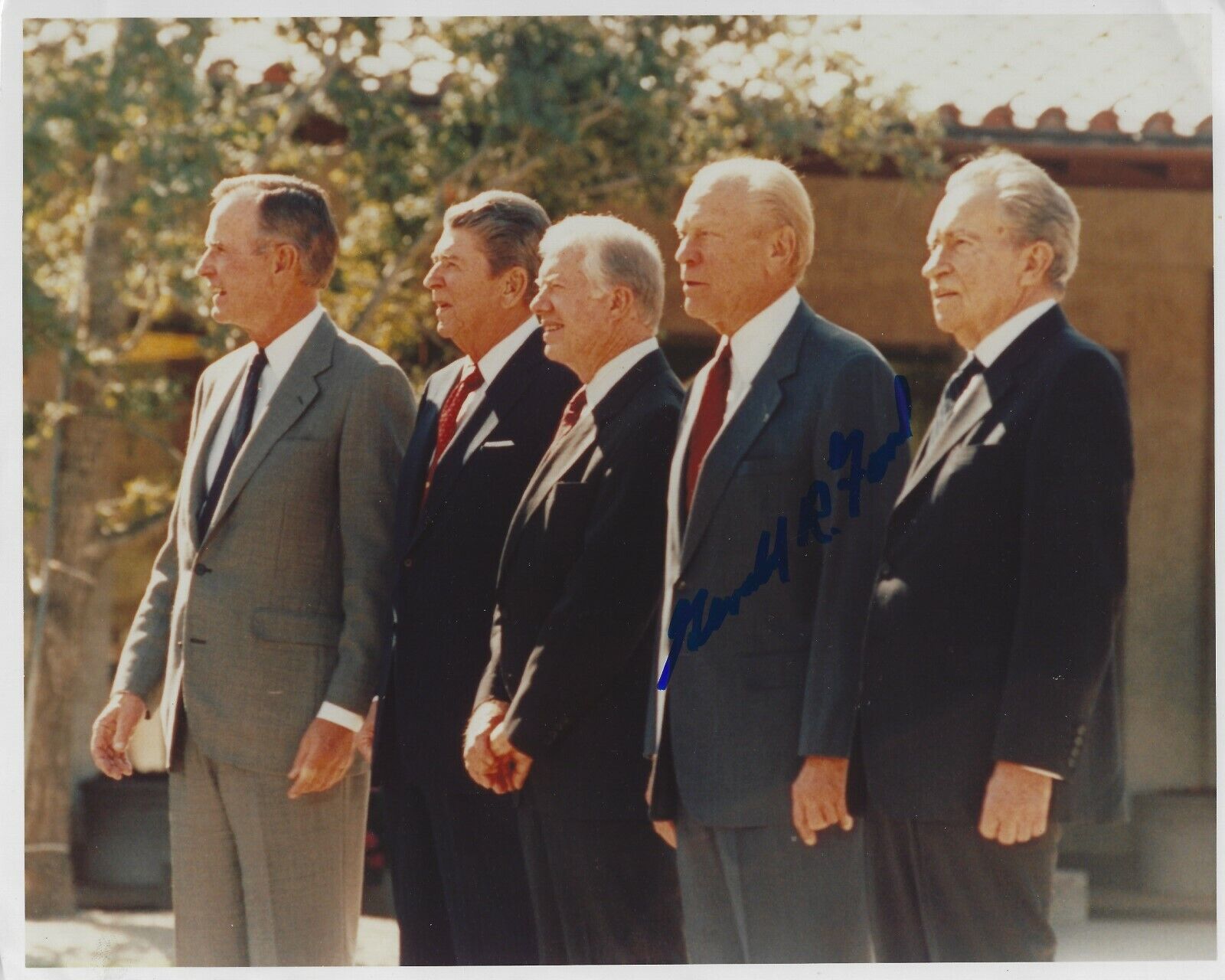 GERALD R FORD SIGNED 8x10 Photo Poster painting UACC US PRESIDENT AUTOGRAPH NIXON CARTER BUSH