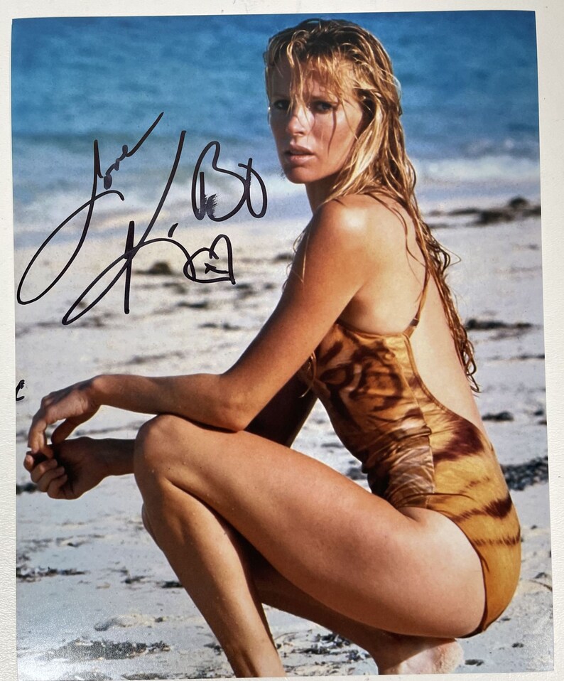 Kim Basinger Signed Autographed Glossy 8x10 Photo Poster painting - COA Matching Holograms