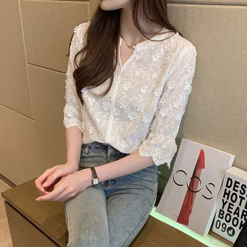 2021 Spring New Stereoscopic Embroidered White Pure Cotton Blouse Floral Short Sleeve Woman's Shirt Fashion Lady's Shirt 9638