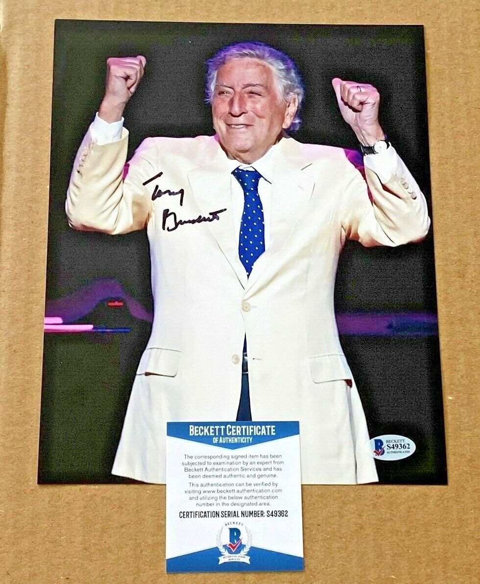 TONY BENNETT SIGNED 8X10 MUSIC Photo Poster painting BECKETT CERTIFIED #4