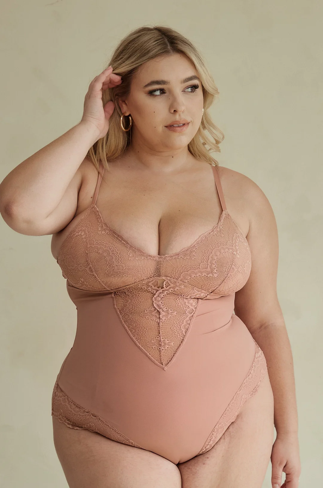 Sculpting Lace Shapewear Bodysuit