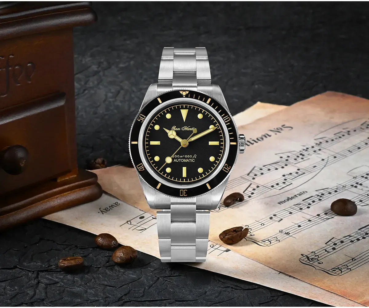 SN004 — Retro Diver watch