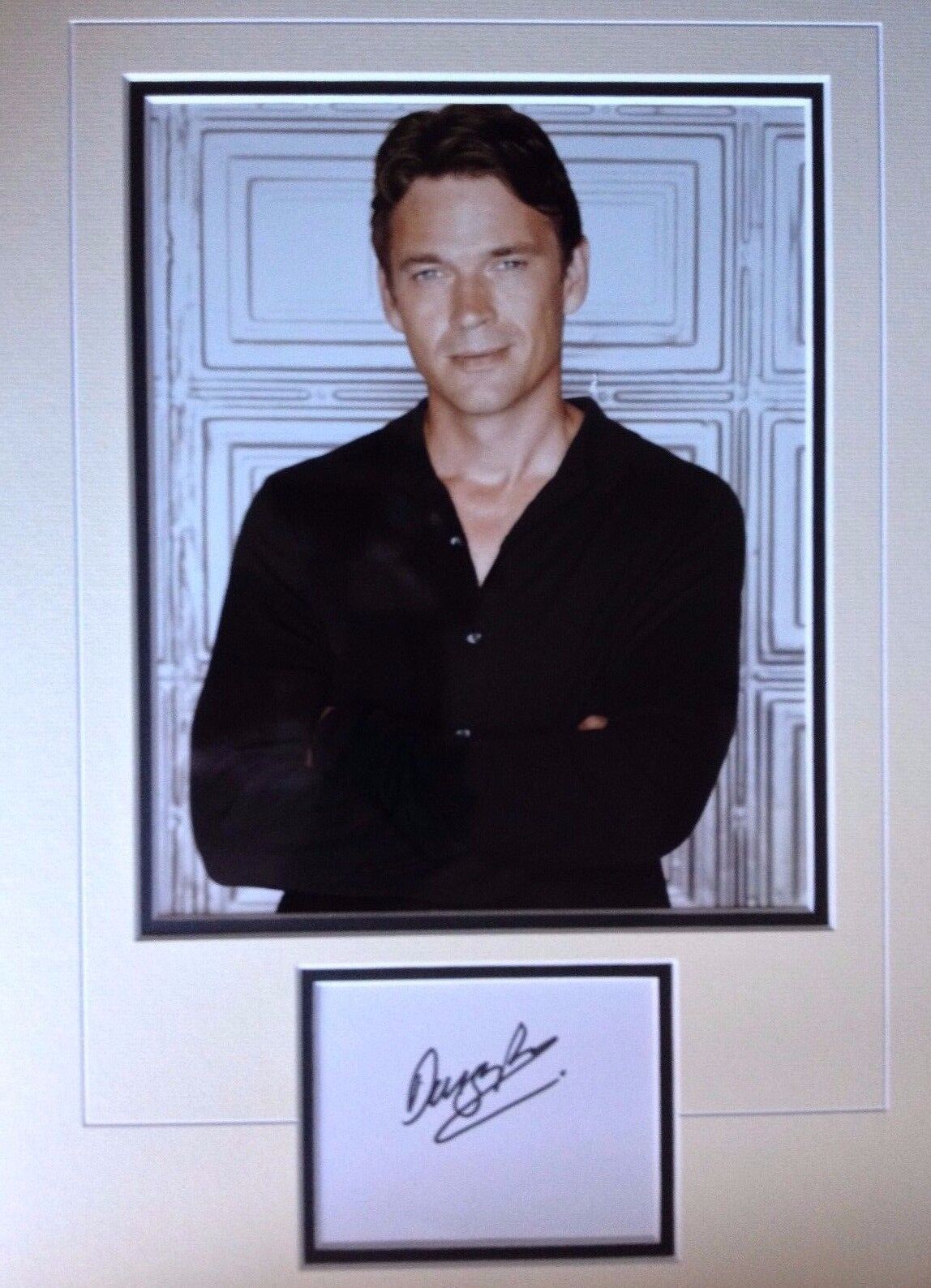 DOUGRAY SCOTT - POPULAR BRITISH ACTOR - EXCELLENT SIGNED Photo Poster painting DISPLAY