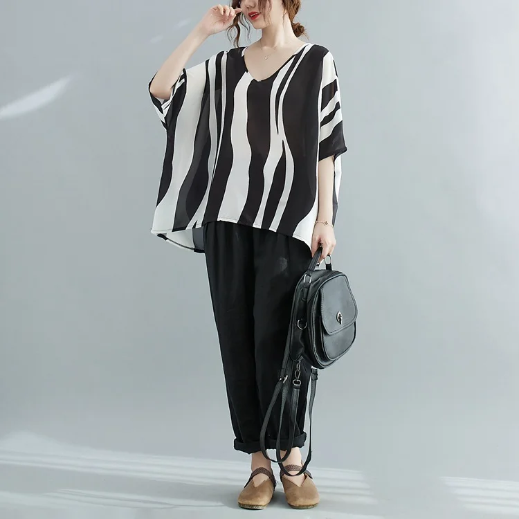 Loose Wavy Striped Short-Sleeved V-Neck T-Shirt