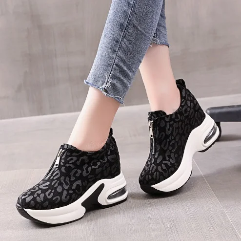 High Quality Fashion Women Slip On Studded Rivets Increasing Height Female Walking Mujer Zapatos Plimsolls Casual Flat Shoes